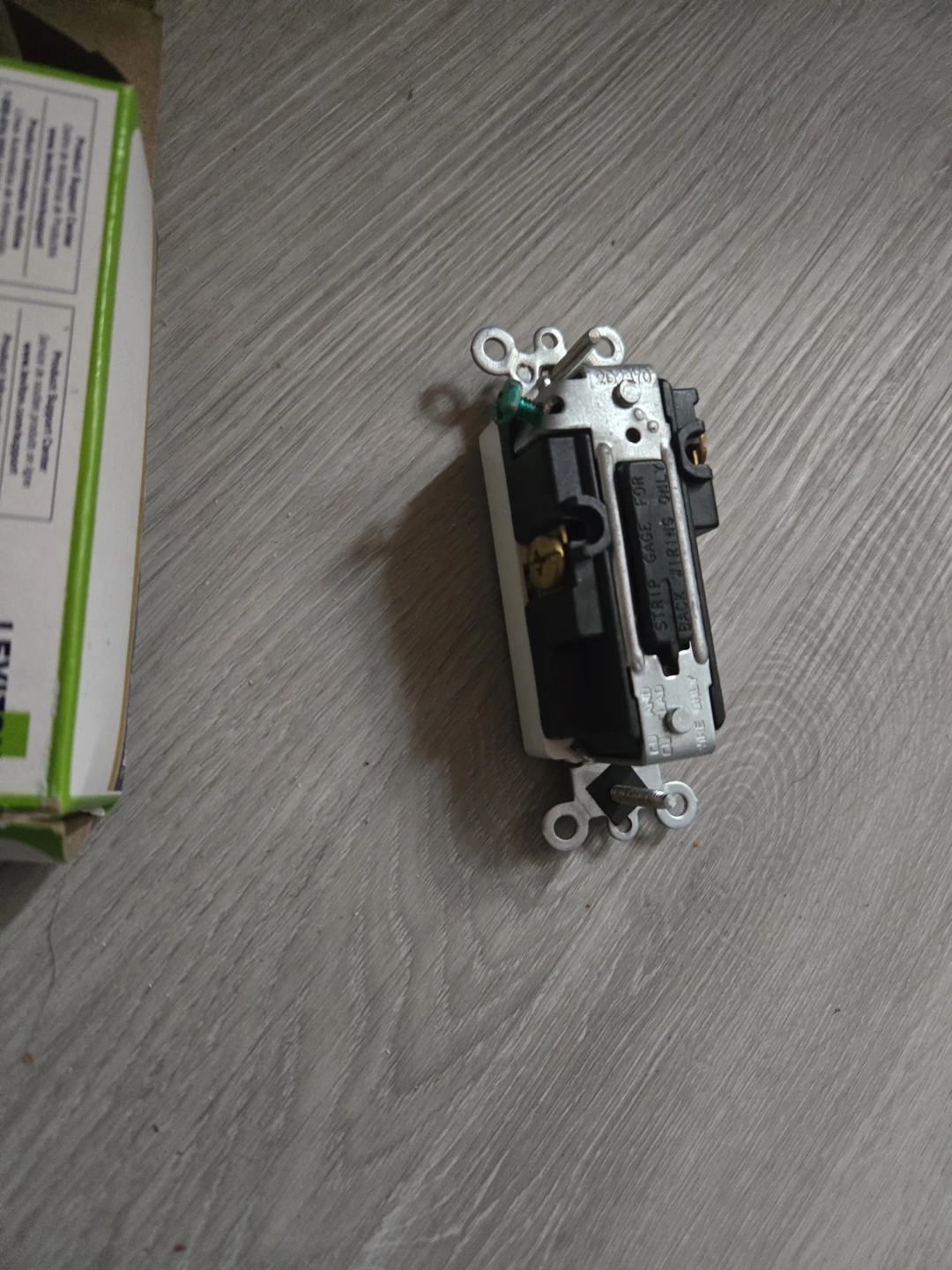 Leviton 5621-2W White 20A 125V AC Duplex Receptacle - photo 3