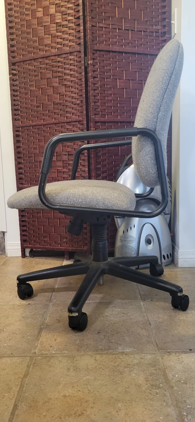 Grey Office Chair with Wheels - photo 4