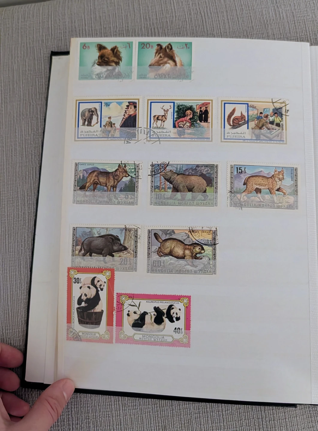 Stamp Collector Album with Assorted Stamp Collection - Animals - photo 5
