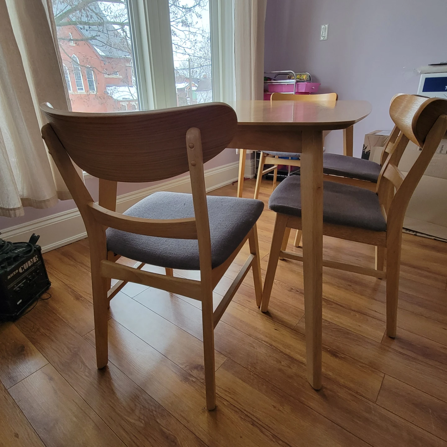 Light wood dining table + chairs - photo 3