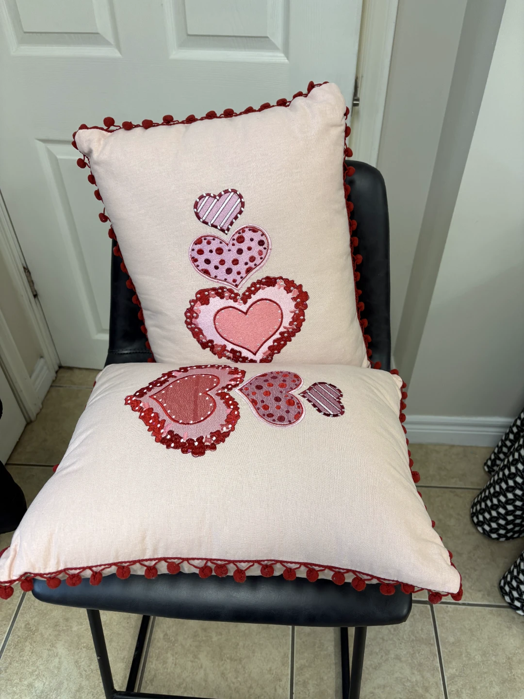 Set of 2 Valentine's Day Heart Decorative Pillows - photo 2