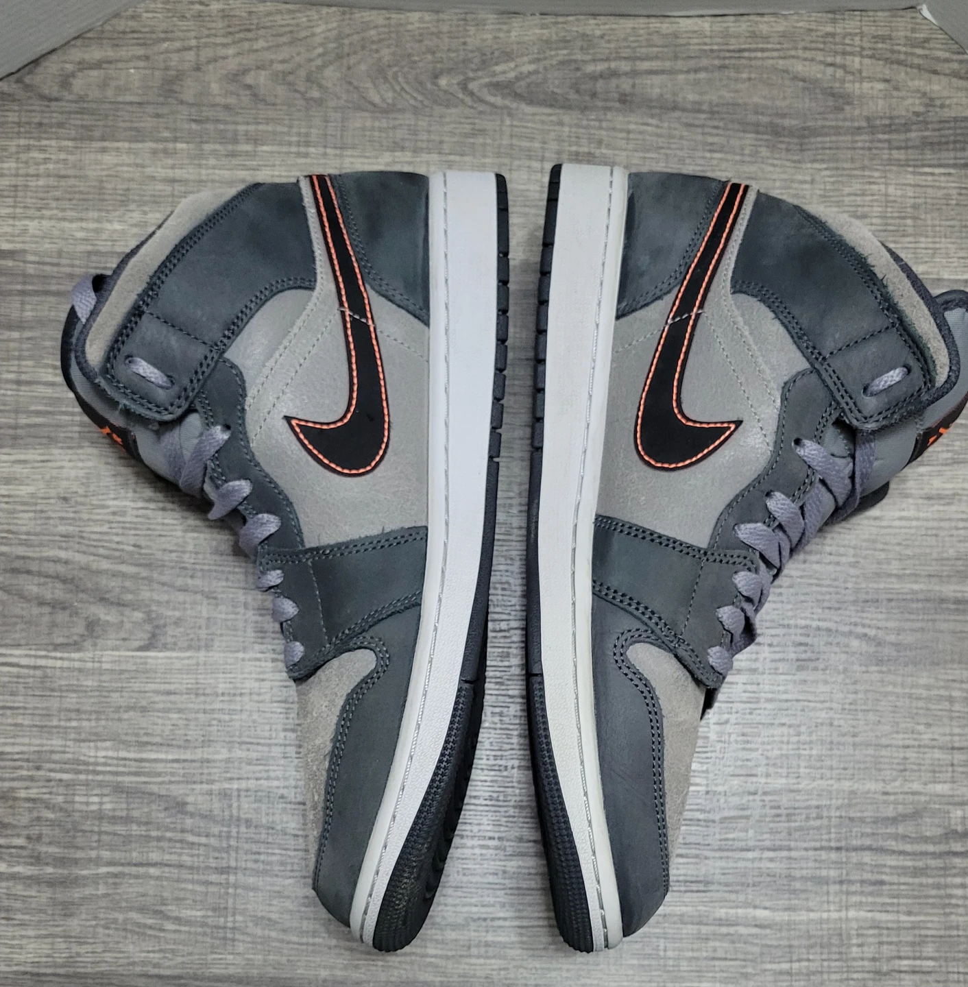 Air Jordan 1 Mid SE Grey Orange Shoes Size 10 - photo 3