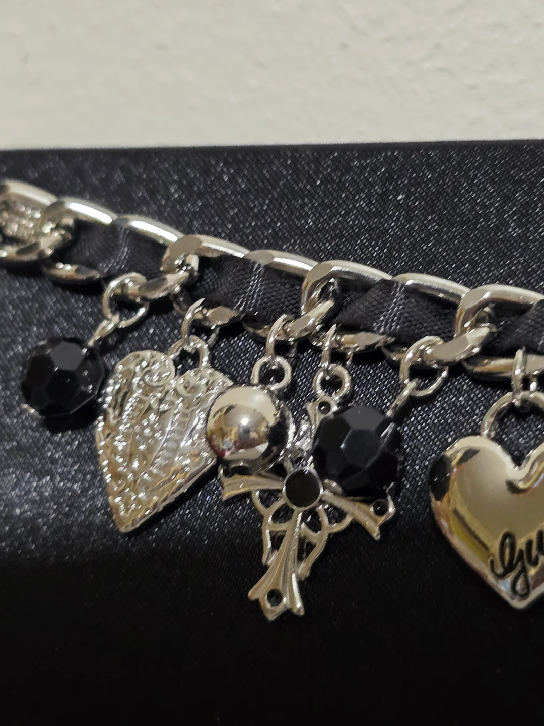 Guess Charm Bracelet Silver Tone Black Beads Hearts Cross - photo 5