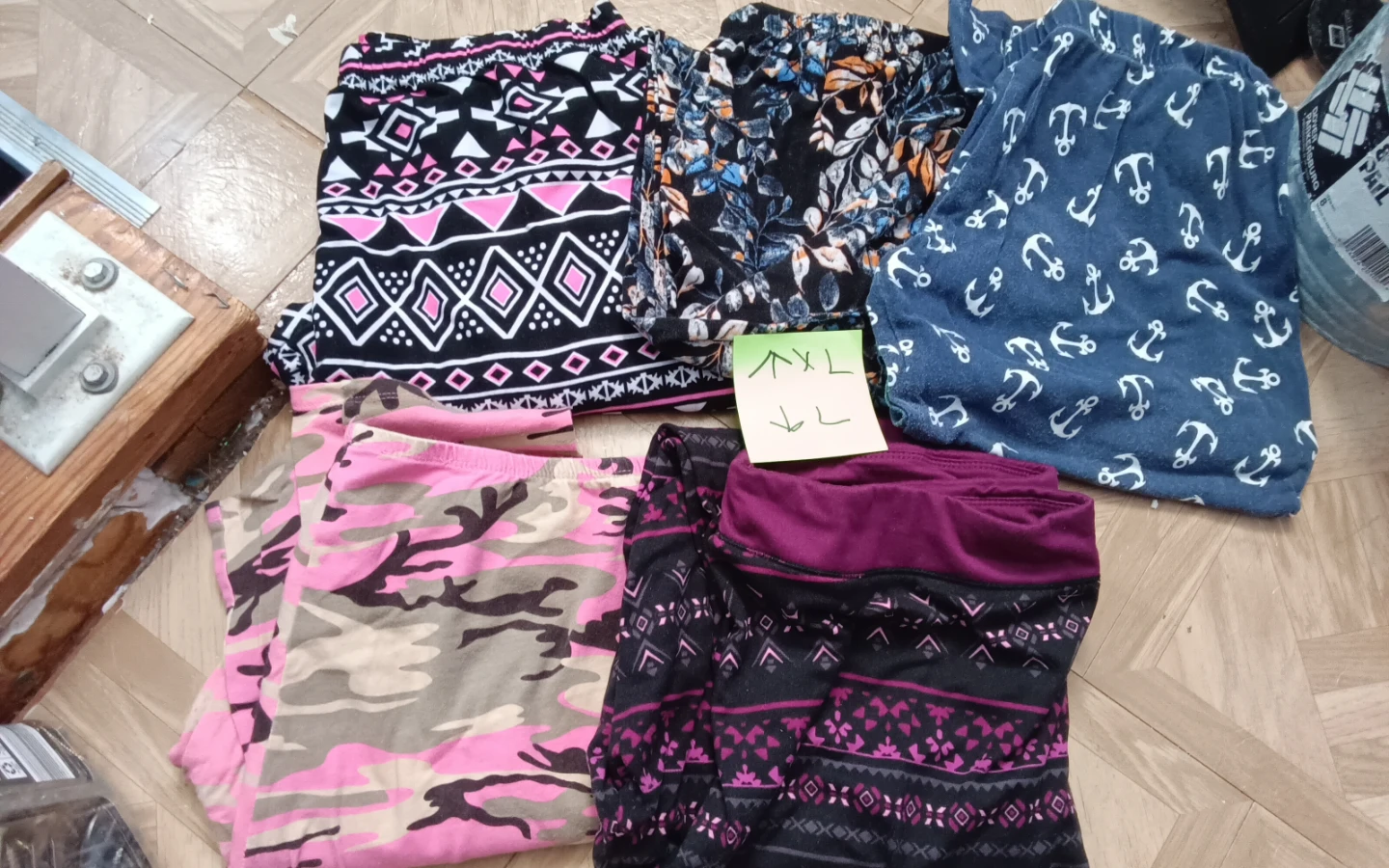 Lot of 5 Pairs of Women's Leggings