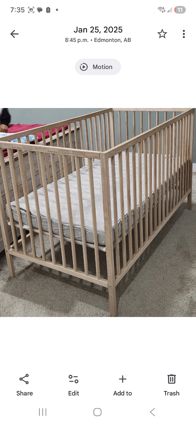 Wooden Baby Crib with Mattress