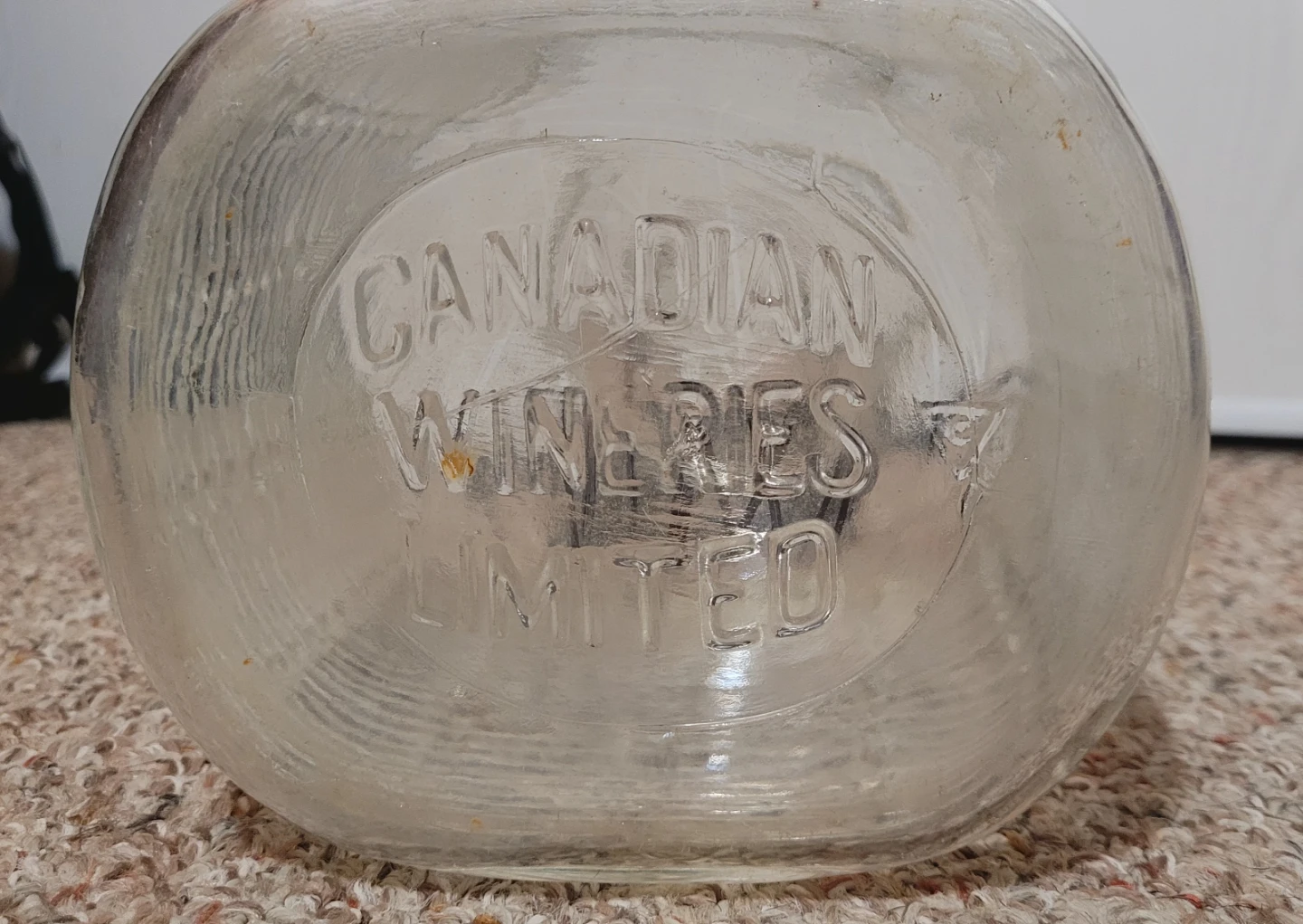 Canadian Wineries Glass Bottle - photo 3