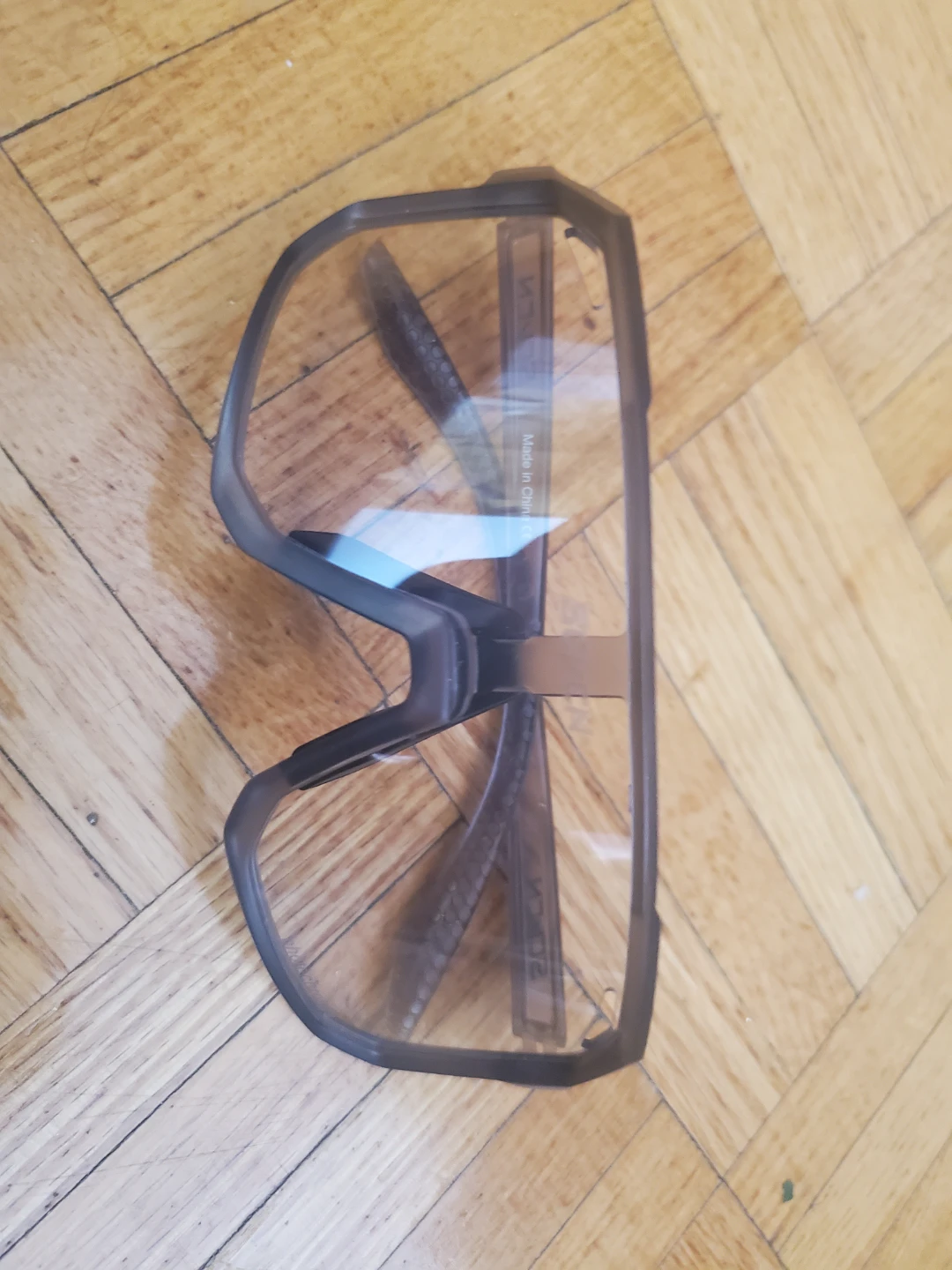 Childrens sunglasses/goggles