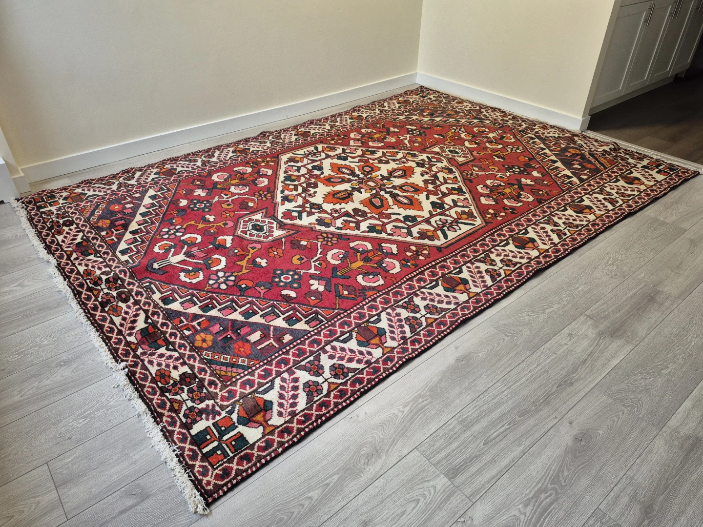 Authentic Hand-Knotted Bakhtiari Persian Rug – 9'9" x 6'7" - photo 3