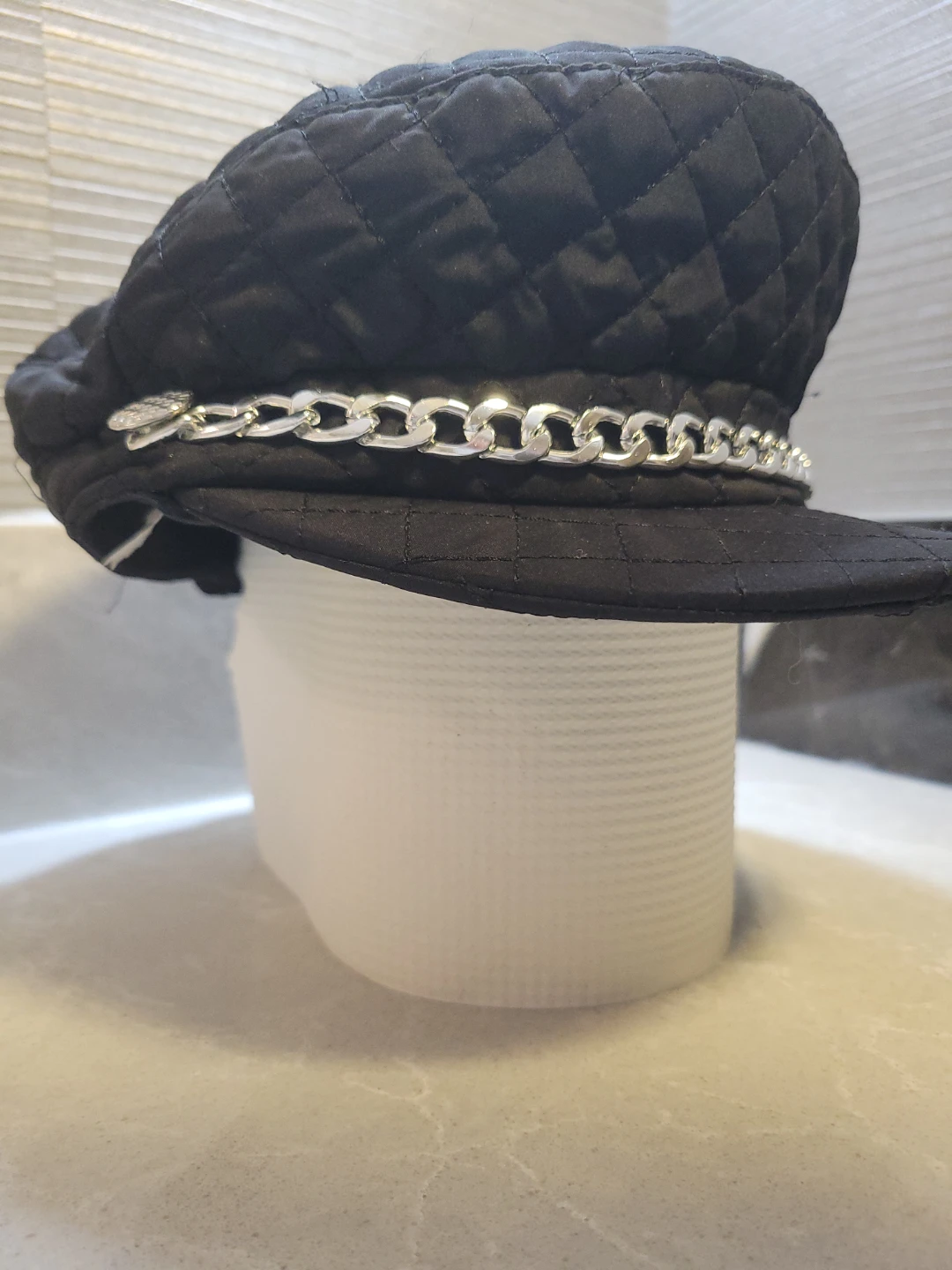 Black Quilted Newsboy Cap with Chain Detail 🏆