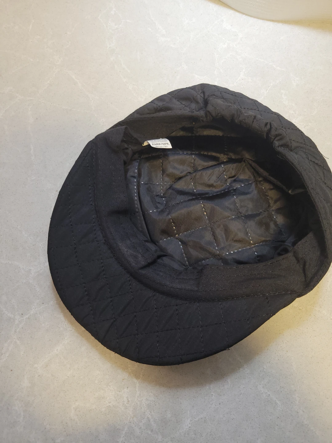 Black Quilted Newsboy Cap with Chain Detail 🏆 - photo 4