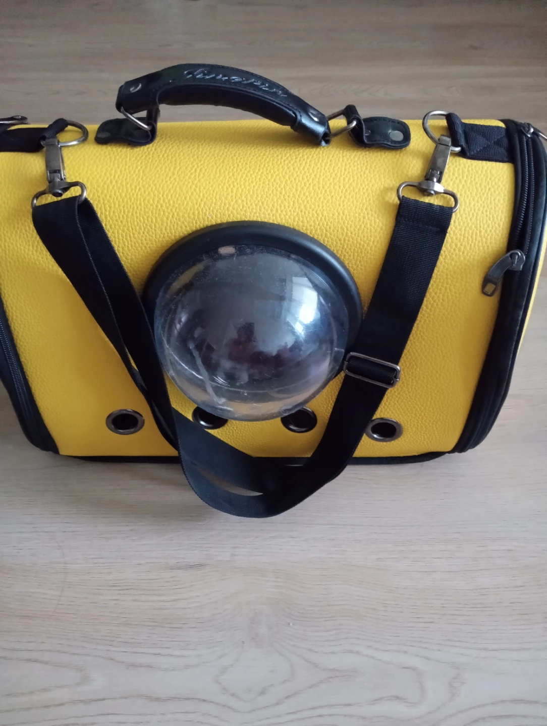 New Yellow Pet Carrier with Bubble Window $30. - photo 2