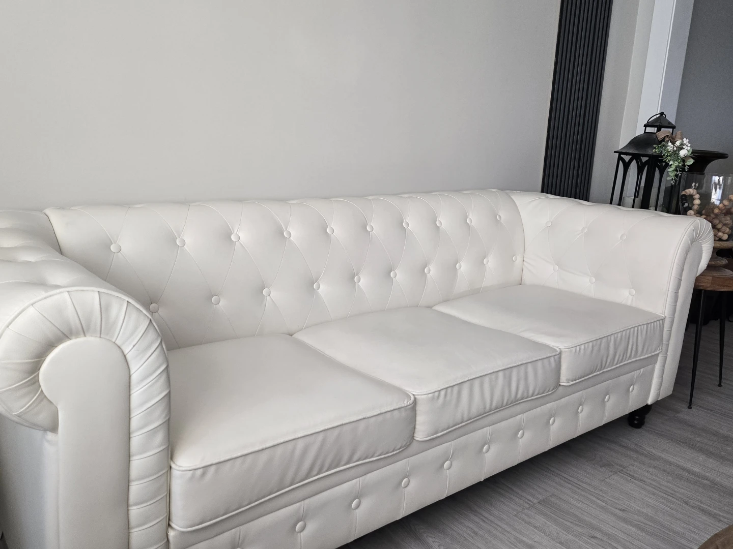 White Arlisa Chesterfield Tufted Button Sofa - photo 3