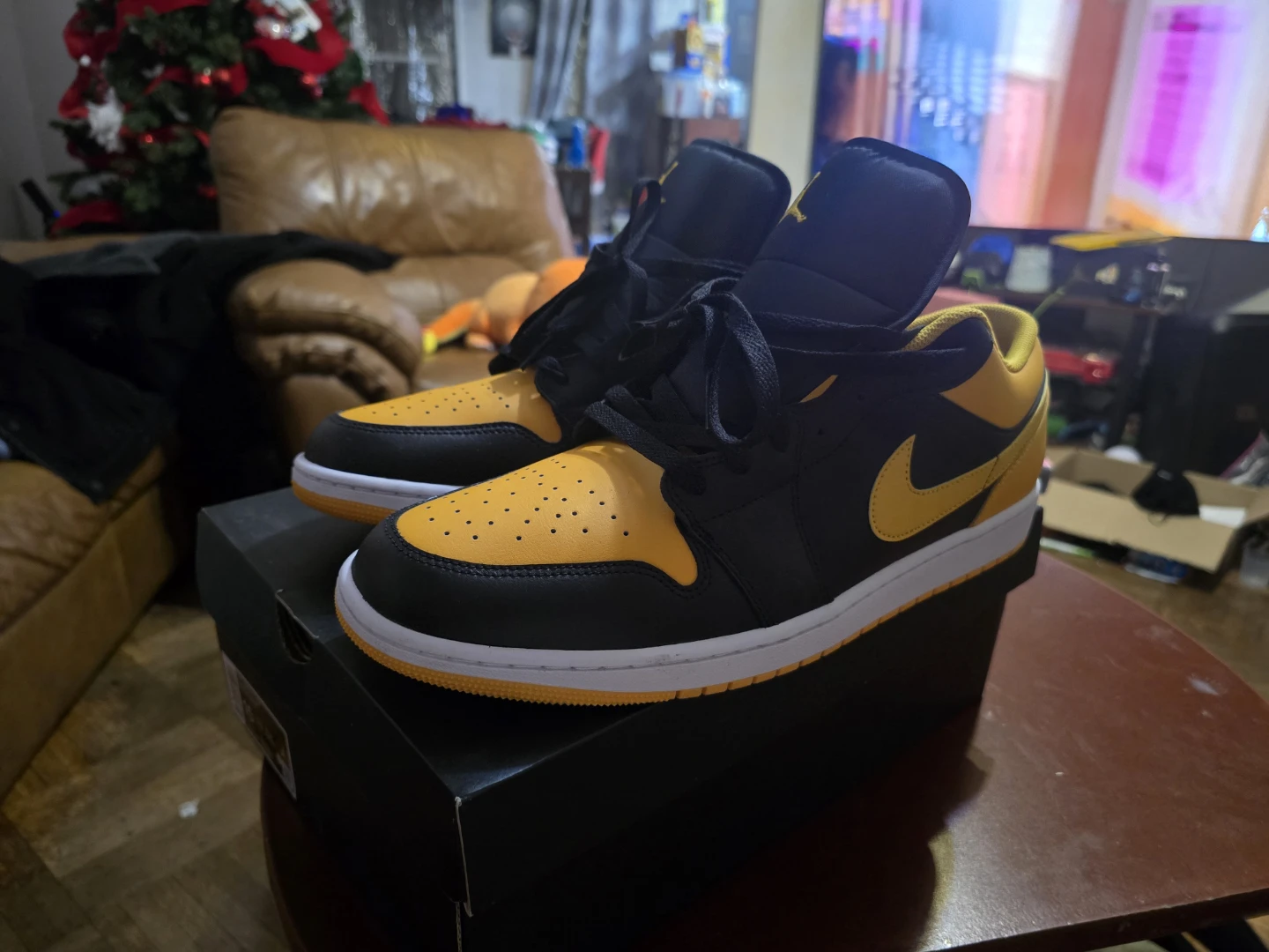 Nike Air Jordan 1 Low SE Yellow Black Sneakers - photo 2