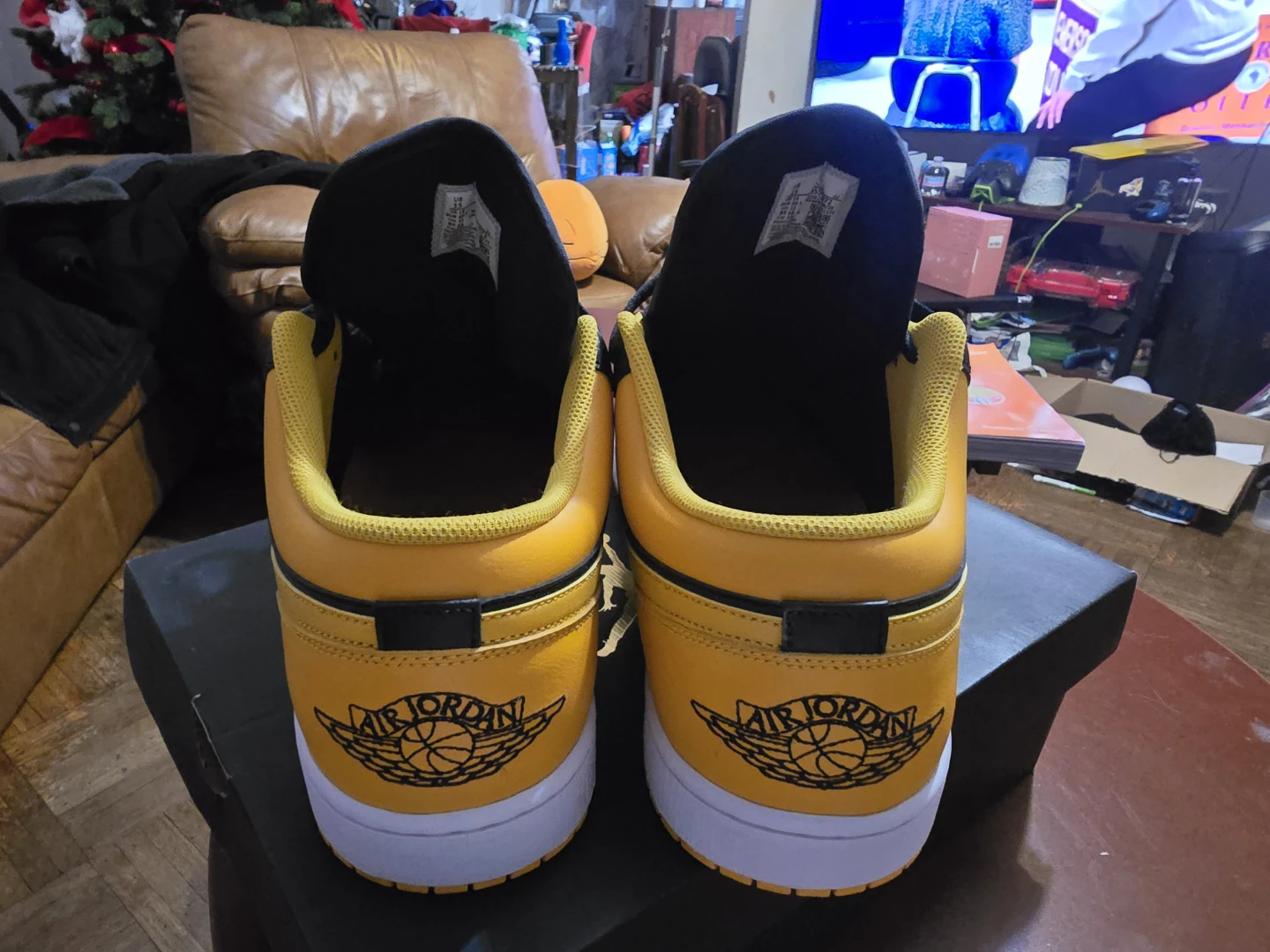 Nike Air Jordan 1 Low SE Yellow Black Sneakers - photo 3