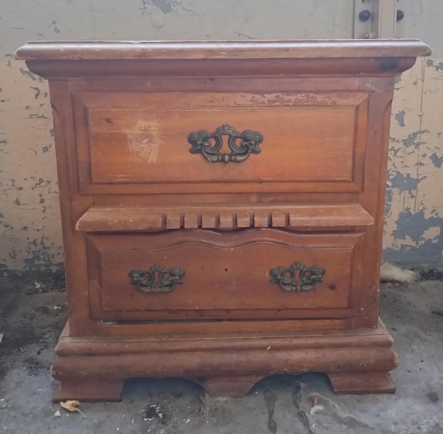 Solid wood table with drawers NEED GONE ASAP