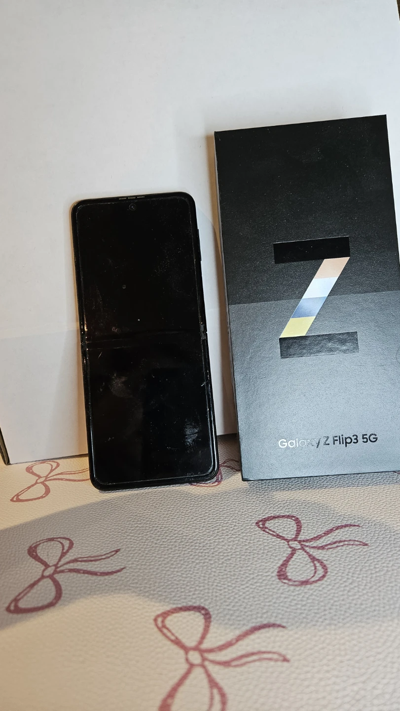Samsung Galaxy Z Flip3 5G - photo 3