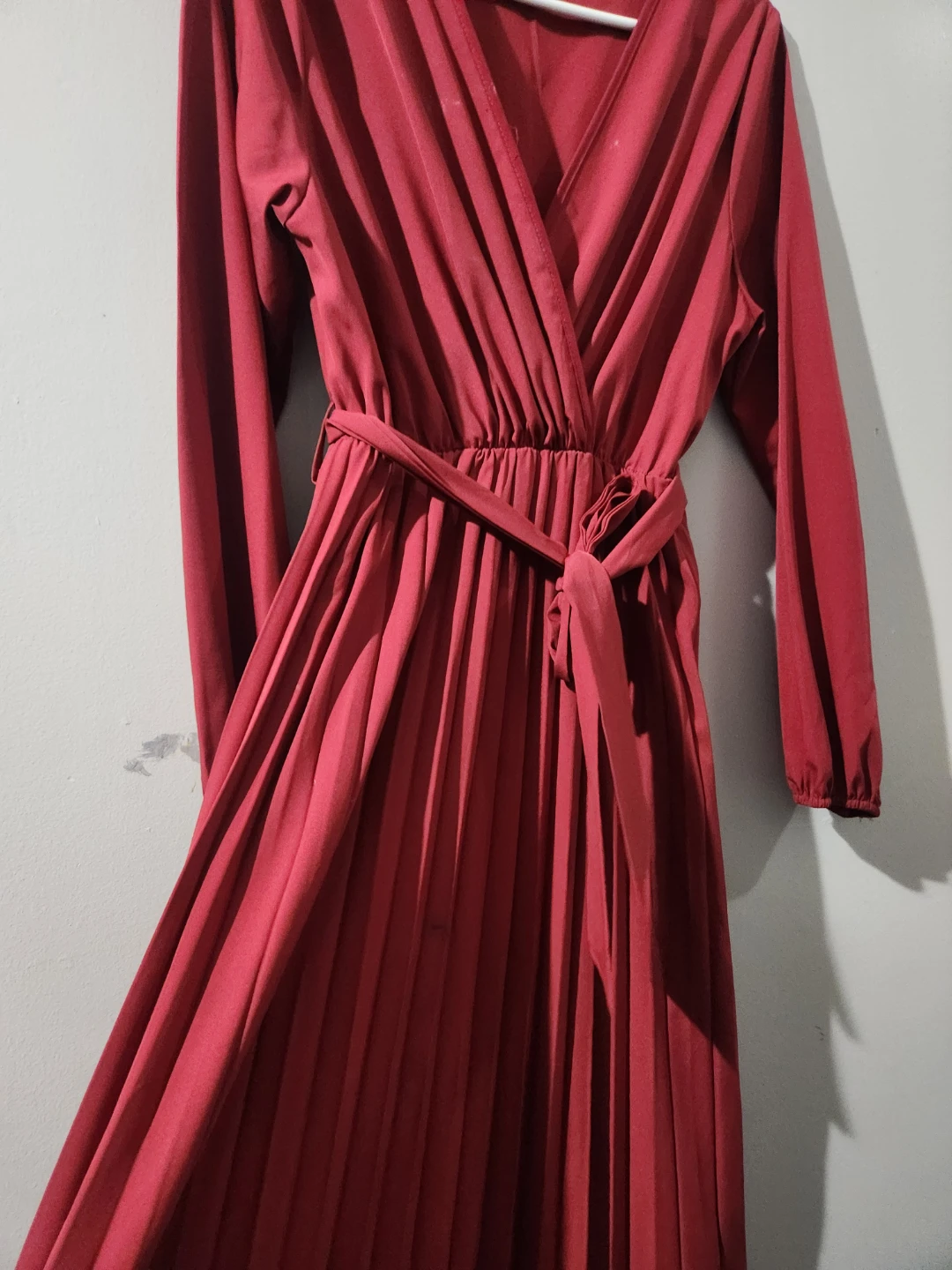 Women's Red Pleated Maxi Dress with Belt - photo 5
