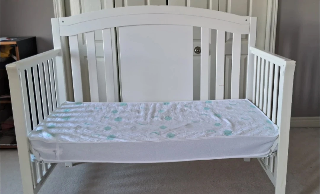 White Convertible Crib with Mattress - photo 2