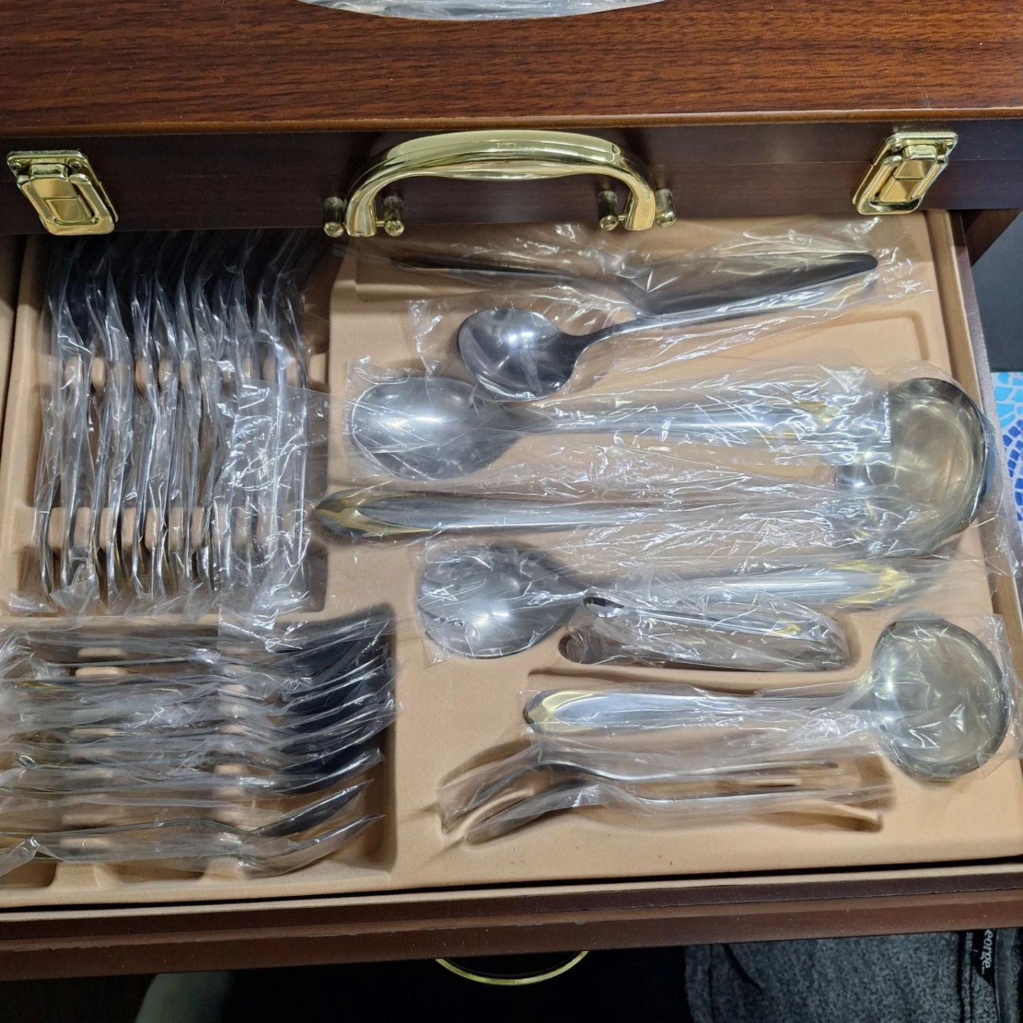 Stainless Steel Cutlery Set in Wooden Case - photo 4