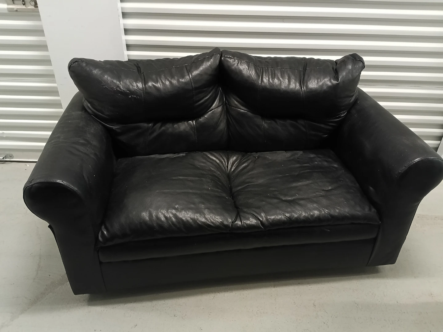 Used Black Leather Loveseat - photo 4