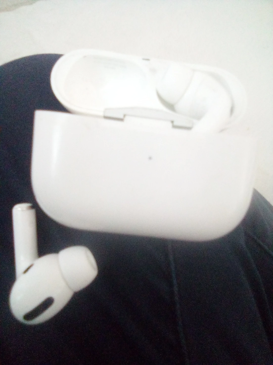 Apple AirPods Pro ( 3rd gen) - photo 2