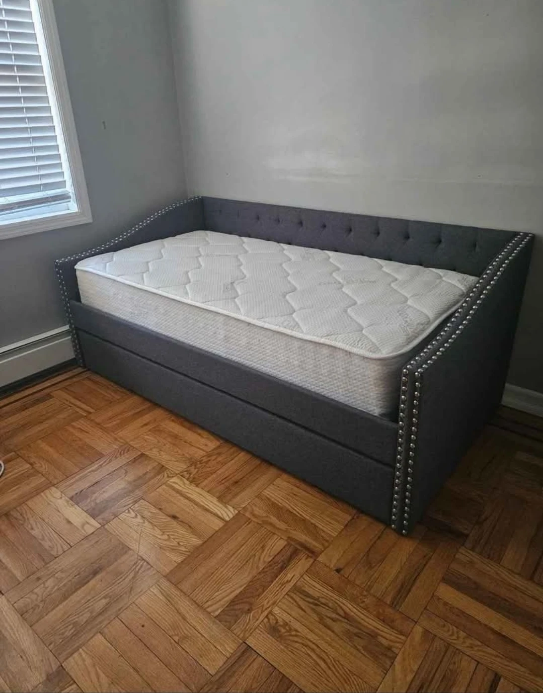 Upholstered Daybed with Trundle