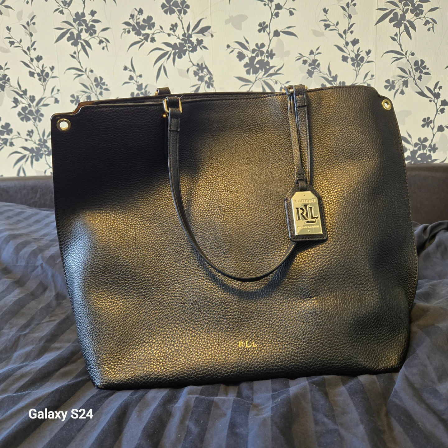 Authentic Ralph Lauren Black Handbag. - photo 2