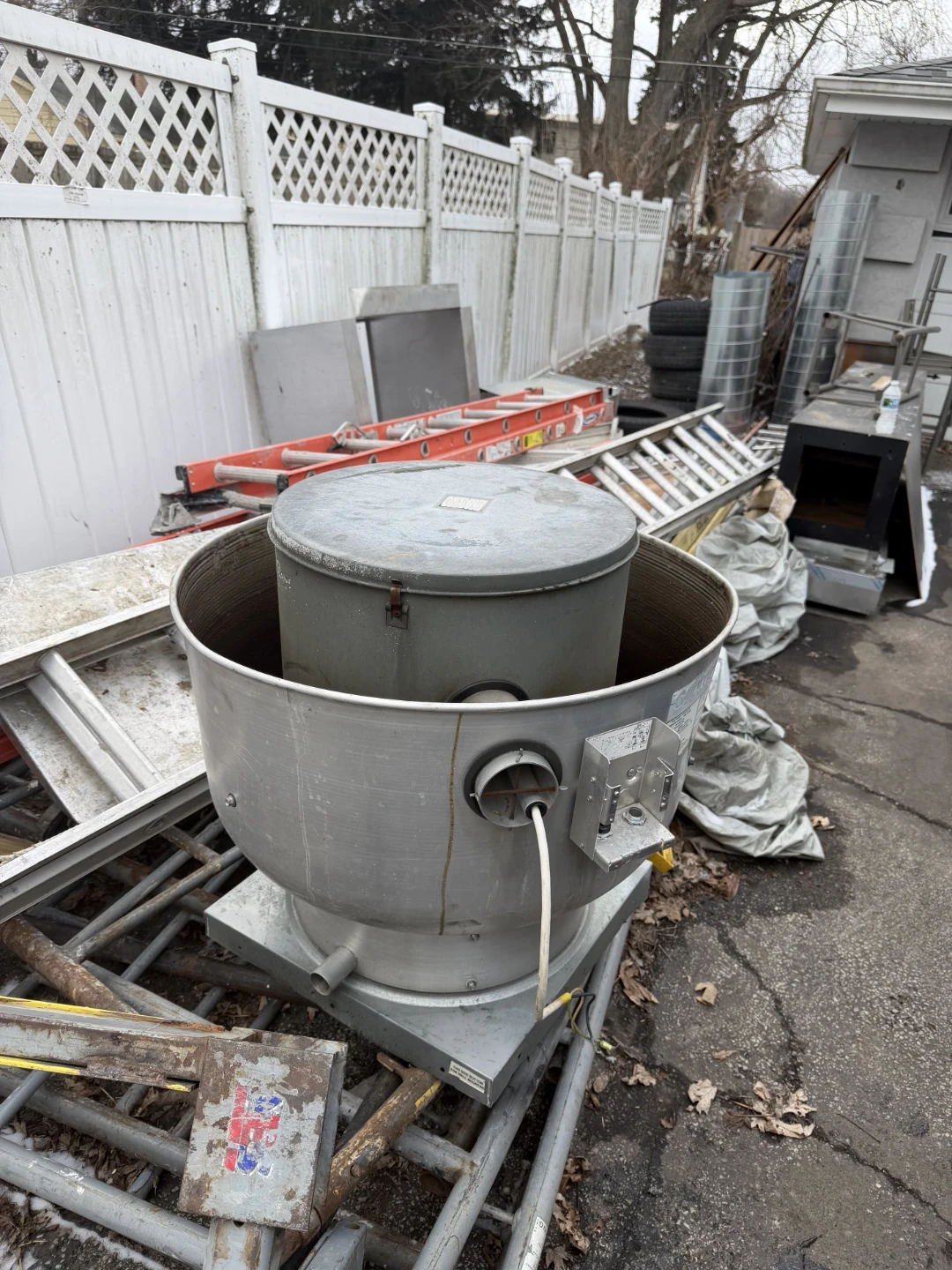 Commercial exhaust fan and makeup air