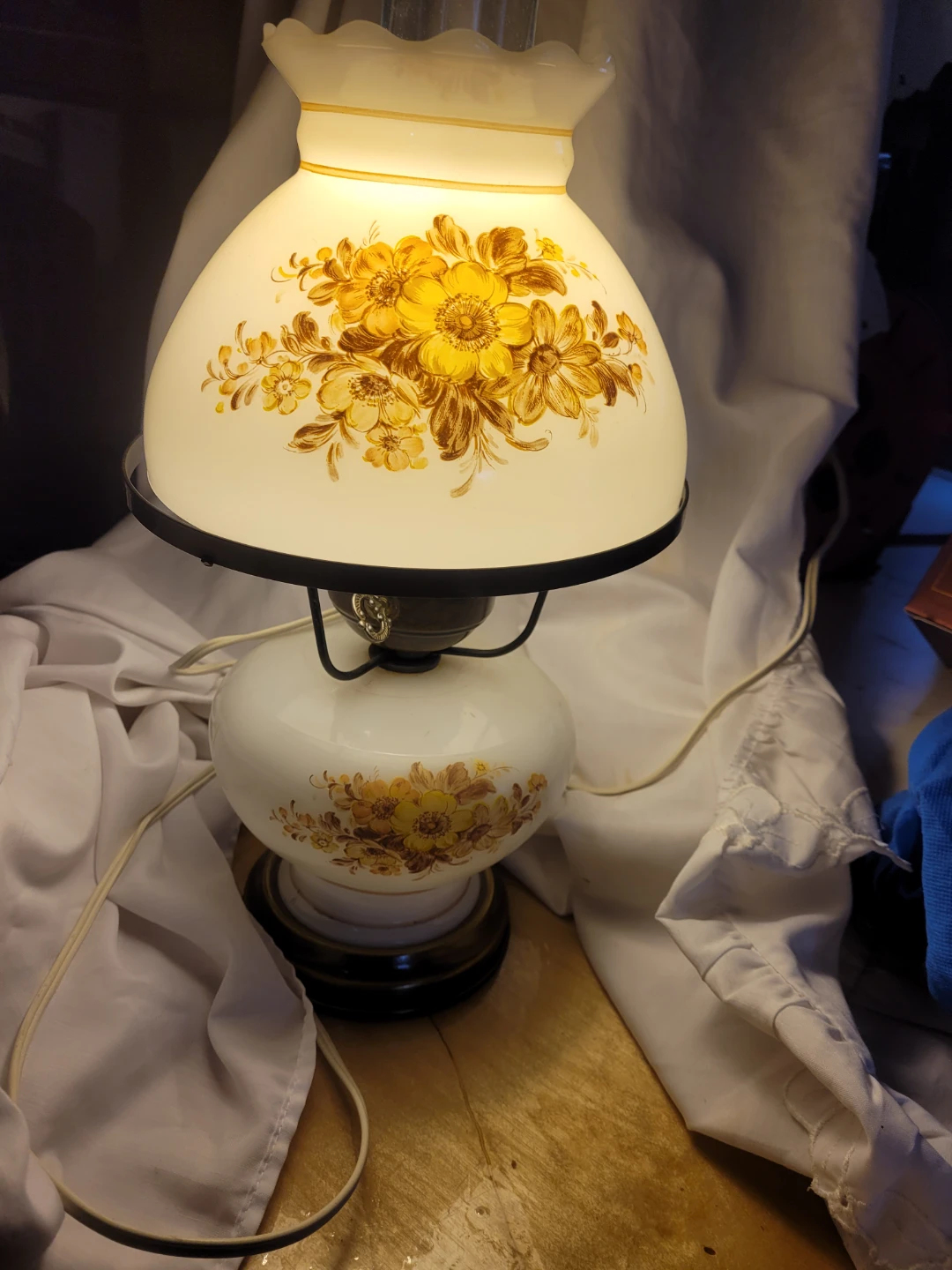 Vintage Floral Table Lamp