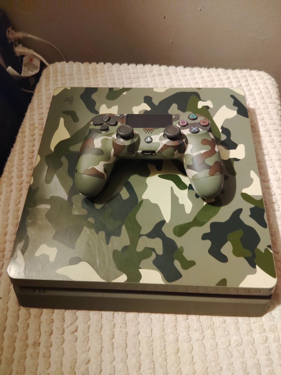 PlayStation 4 diseño camuflaje, 8 juegos
