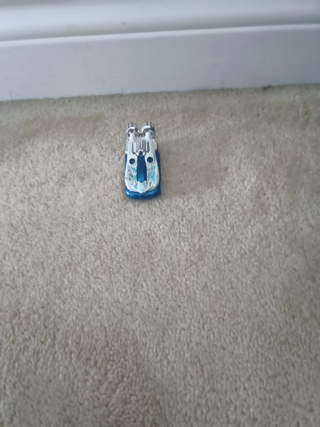 2 hotwheel cars - photo 3