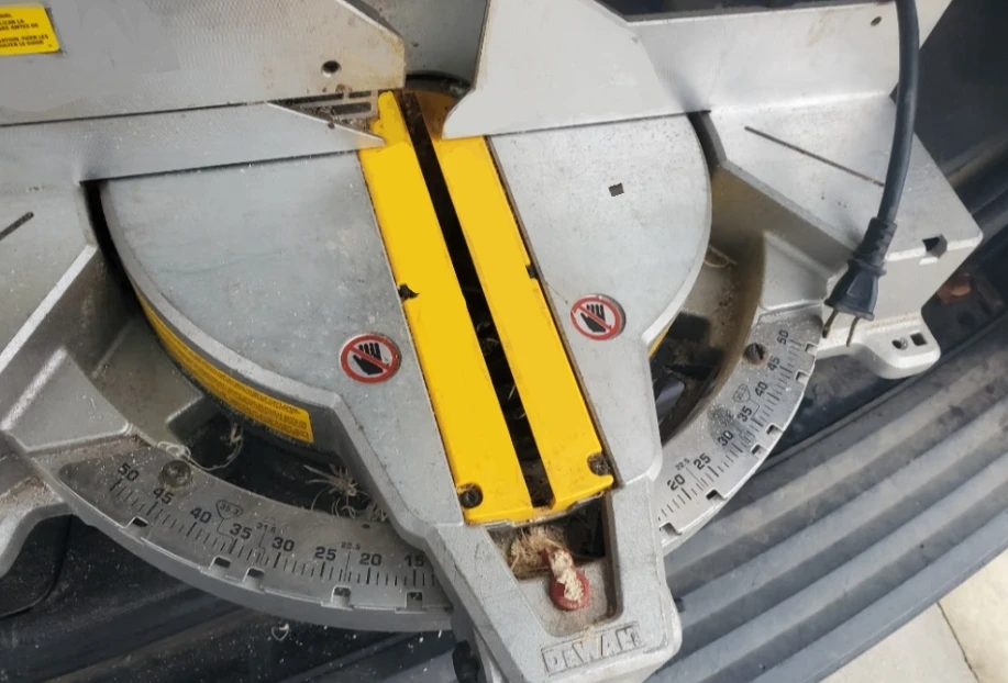DeWalt DWS715 Compound Miter Saw 12 inch - photo 3