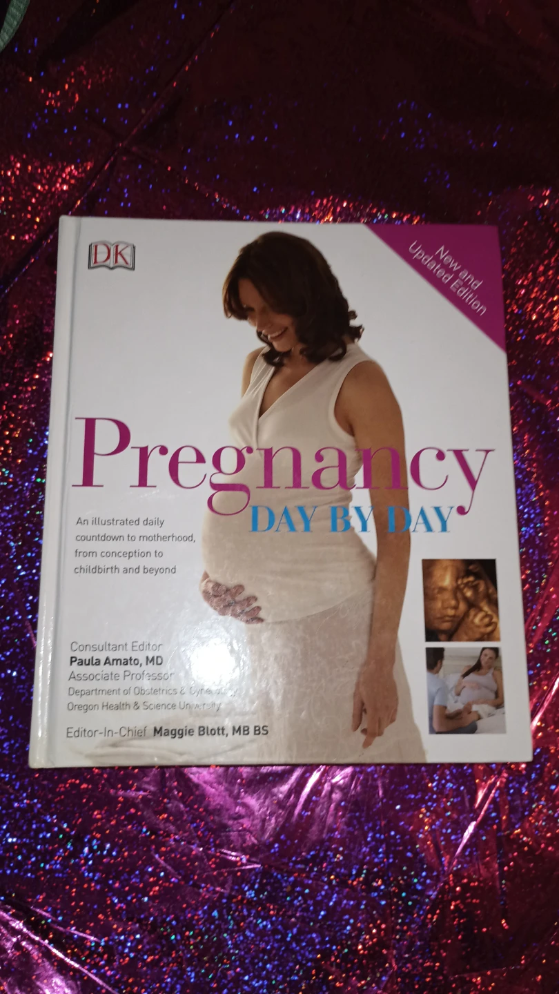 Pregnancy Day by Day Illustrated Book