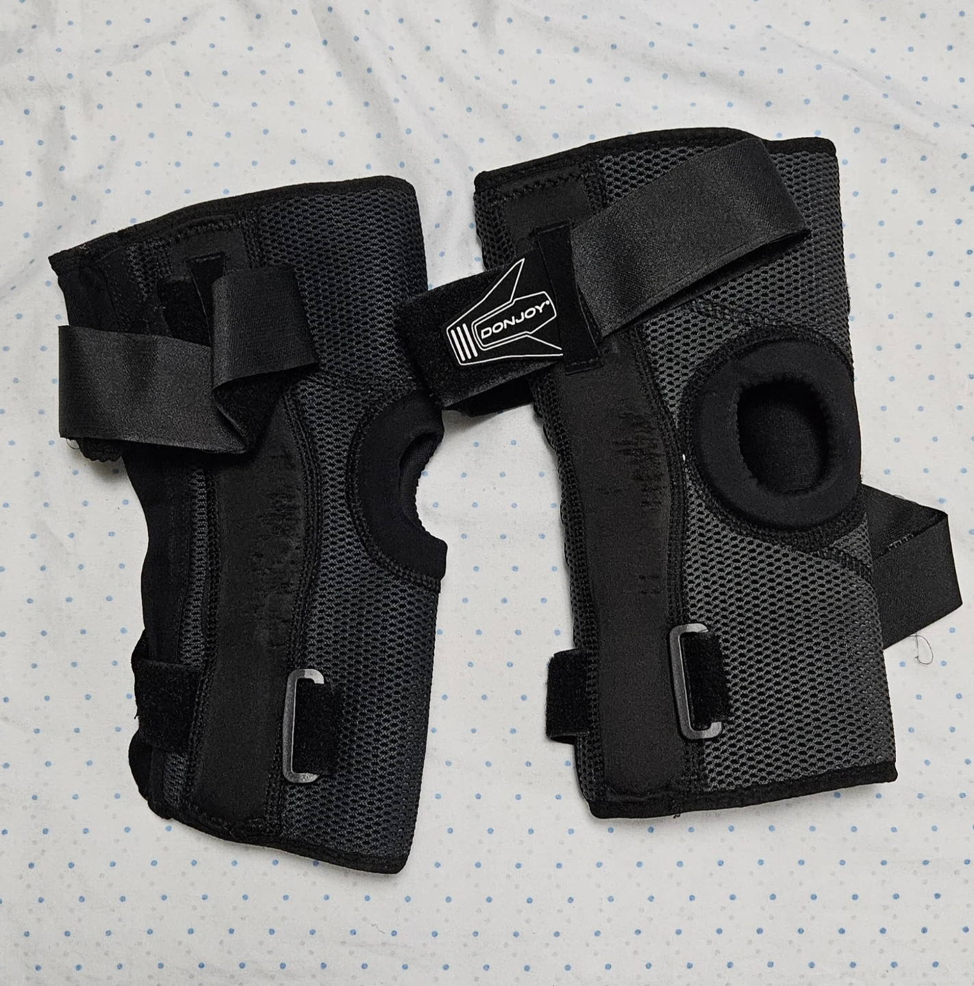 DonJoy Black Knee Brace Pair
