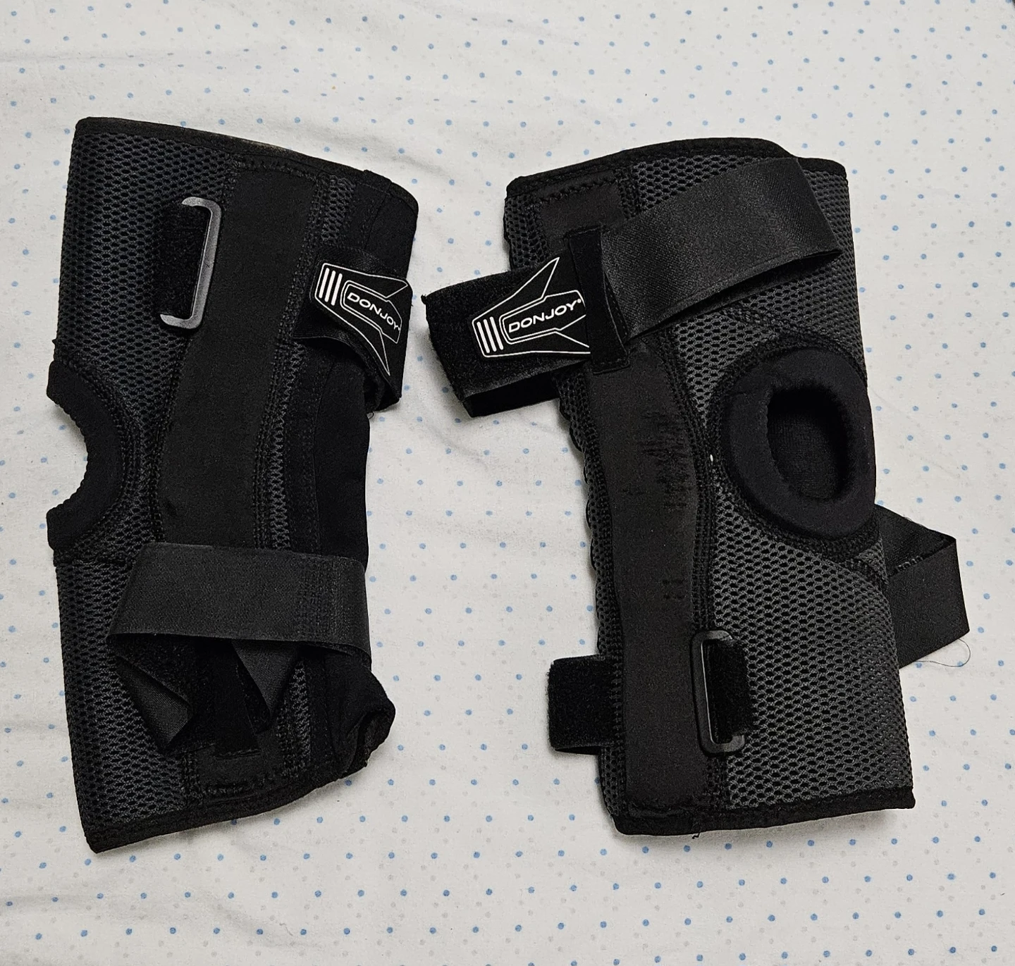 DonJoy Black Knee Brace Pair - photo 4