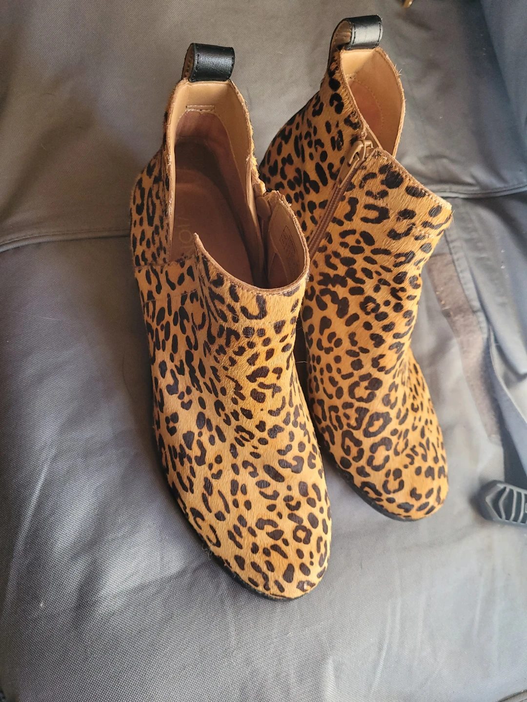 Vionic women's ankle boots size 10