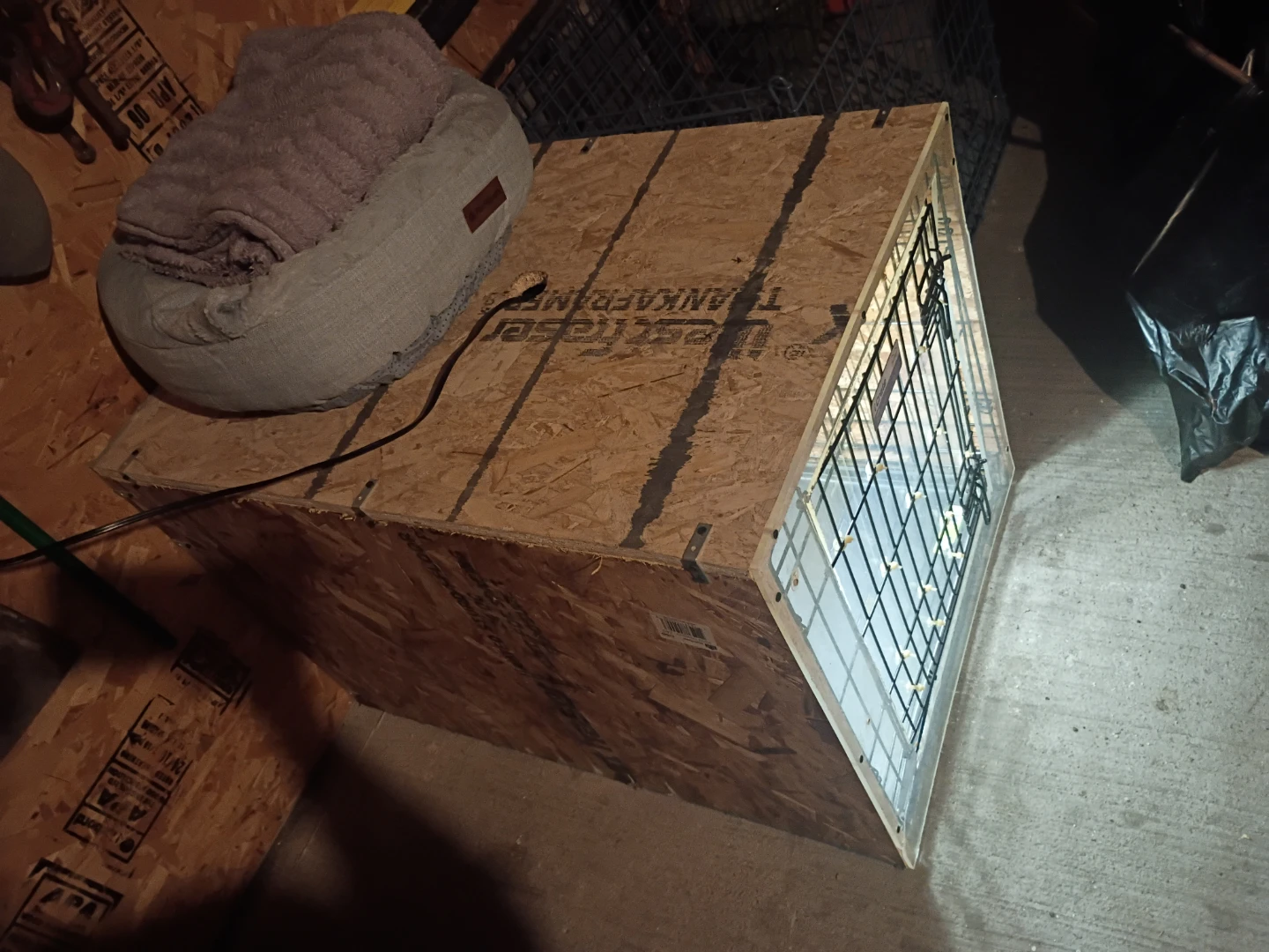 iCrate Pet Crate with Plush Pet Bed - photo 3