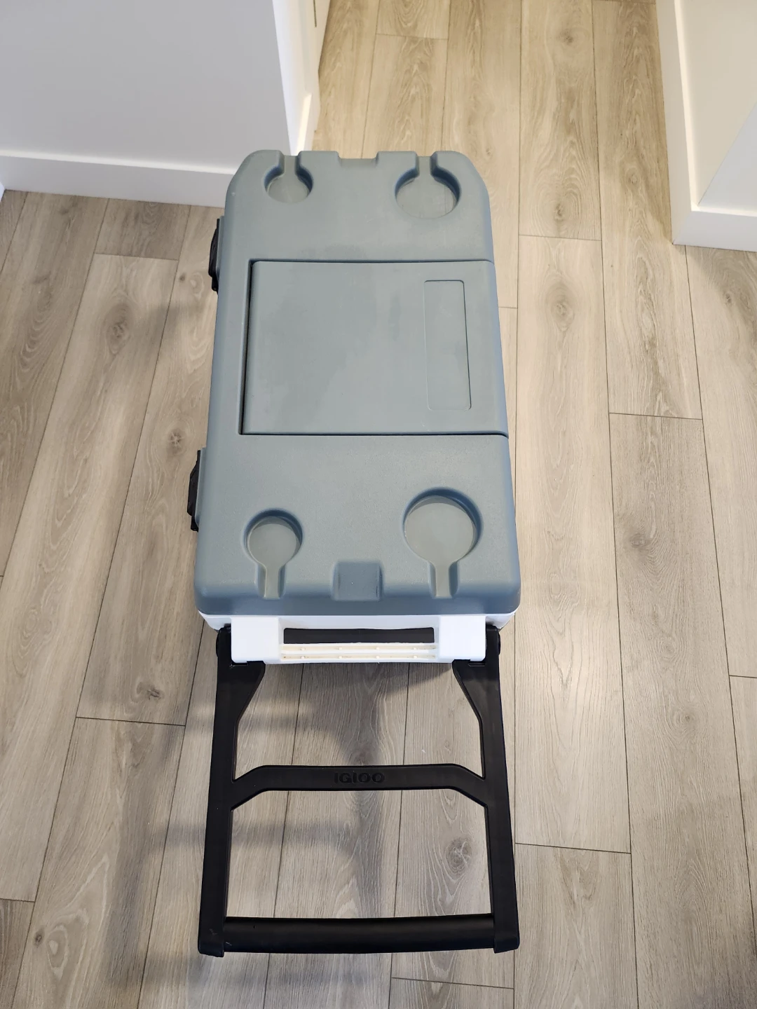 Igloo Maxcold 90 Qt Roller Cooler - photo 2