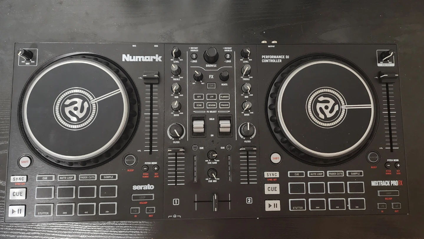 Numark Mixtrack Pro FX Performance DJ Controller