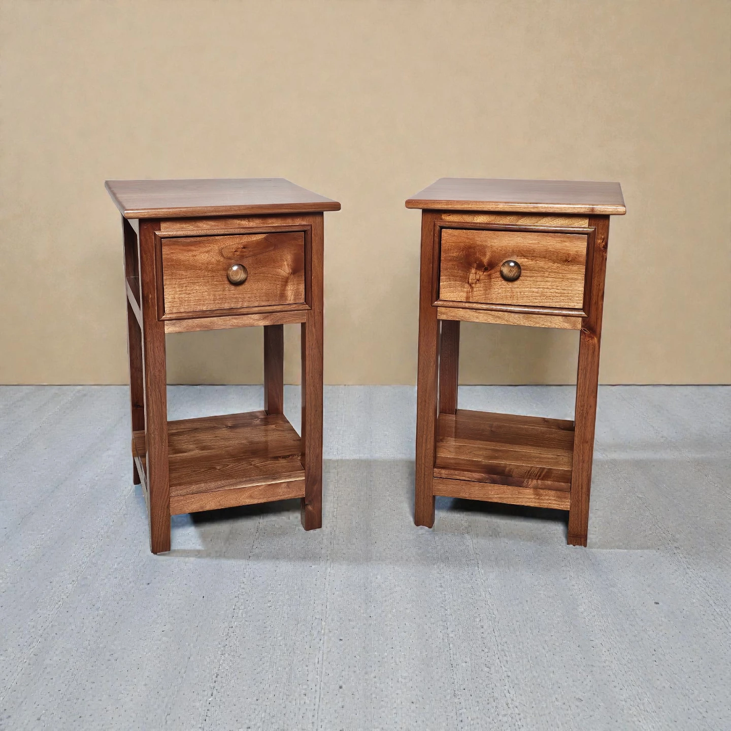 Set of 2 Wooden Nightstands with Drawer