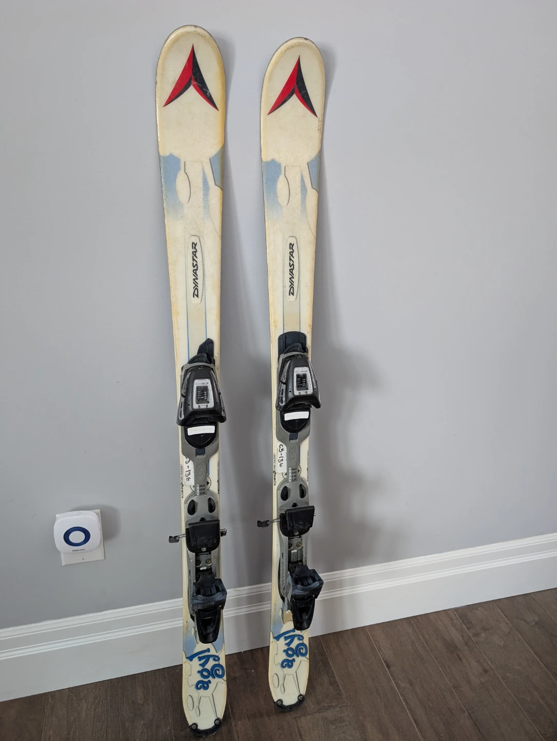 128cm Dynastar Downhill Skis & Bindings For Sale - photo 2