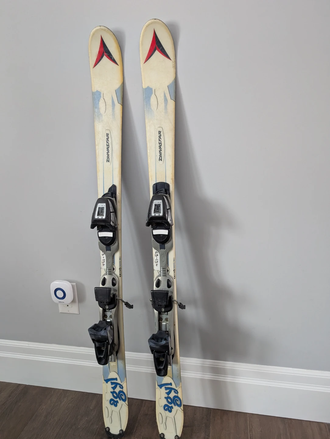 128cm Dynastar Downhill Skis & Bindings For Sale - photo 3