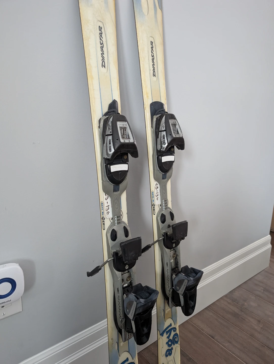 128cm Dynastar Downhill Skis & Bindings For Sale - photo 5