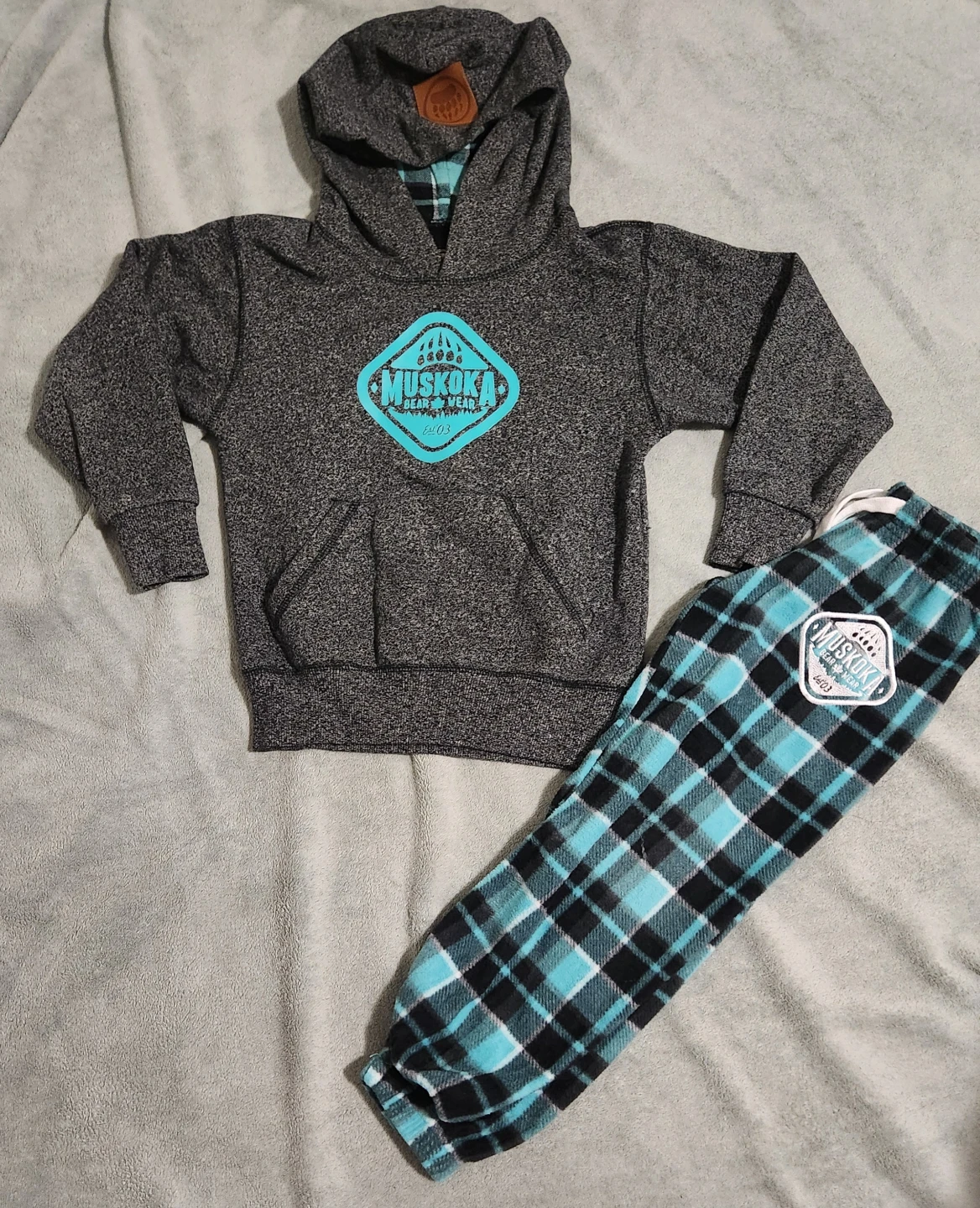 Muskoka Kids Hoodie set - size 4 to 5 yrs 🏆
