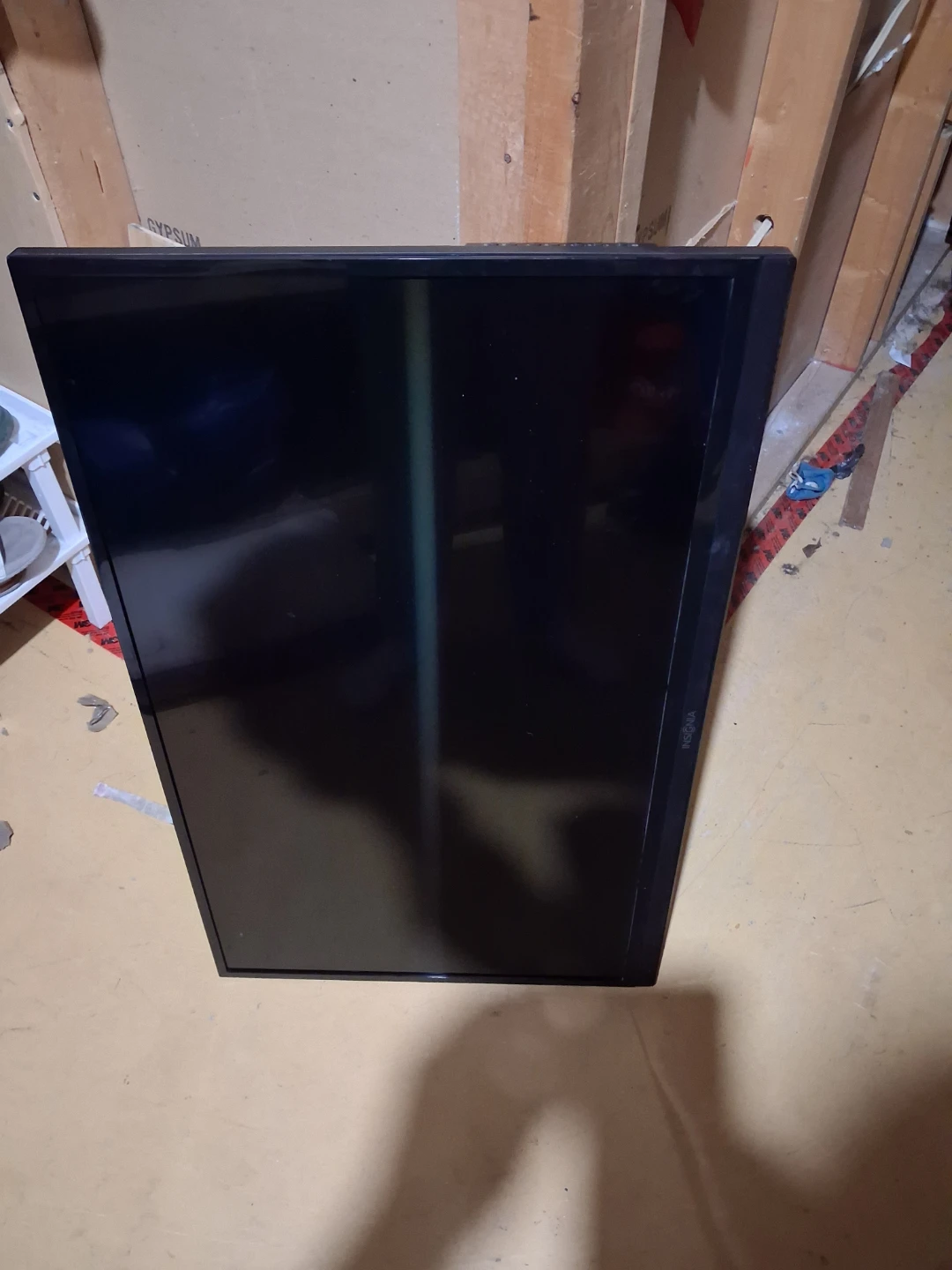 Insignia TV with ONN Full Motion Wall Mount