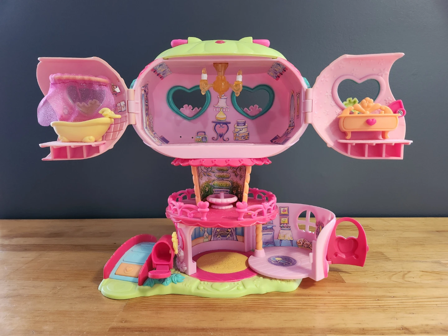My Little Pony Pinkie Pie's Balloon House in Ponyville - photo 2