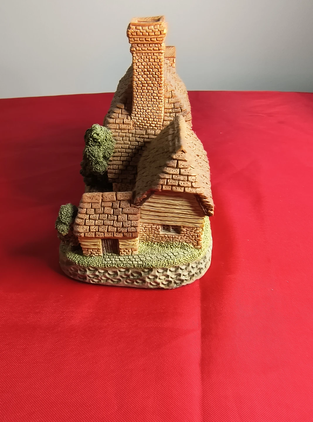 David Winter Kent Cottage Ceramic Figurine - photo 4