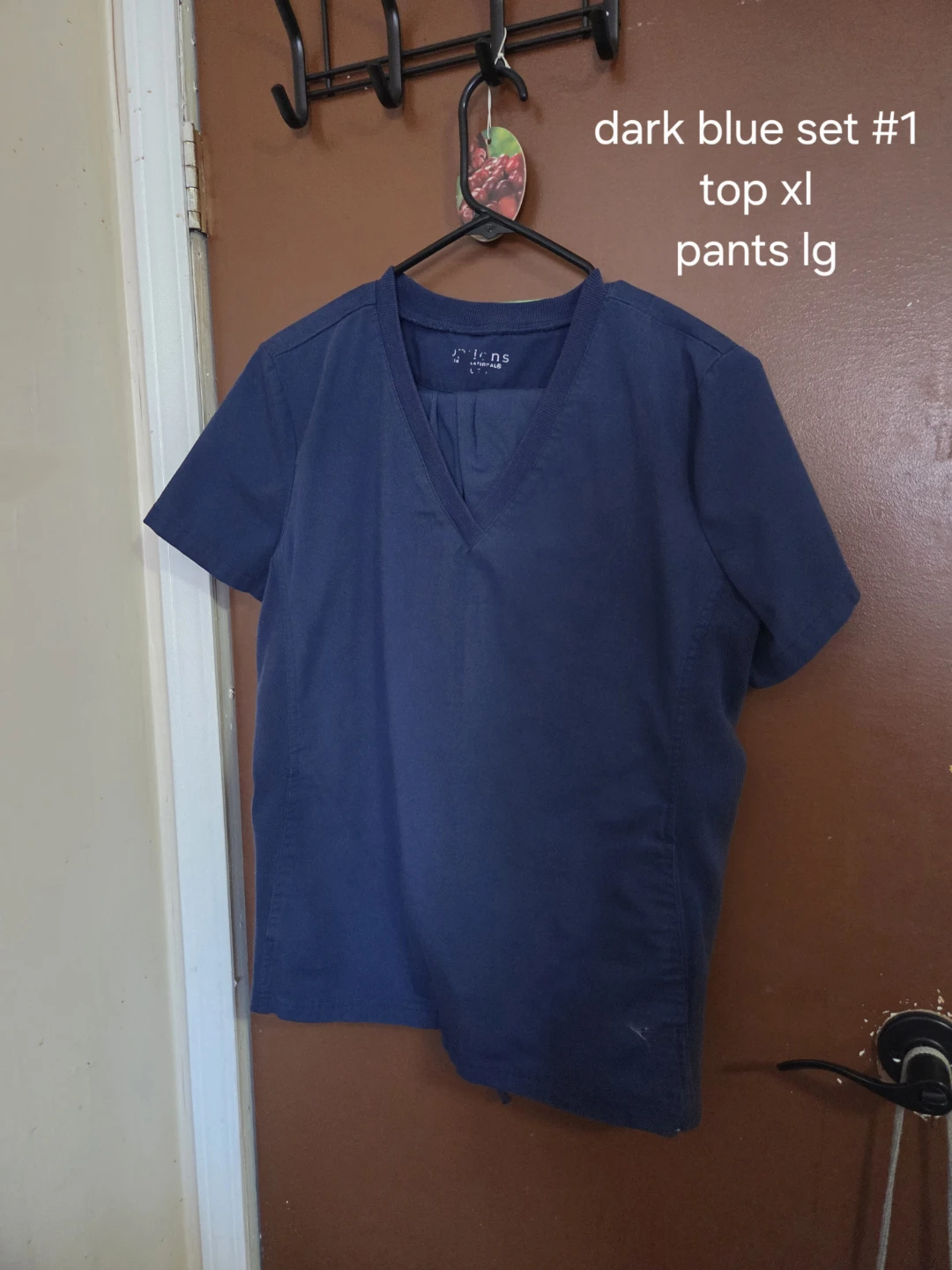 Selling my scrubs - photo 2