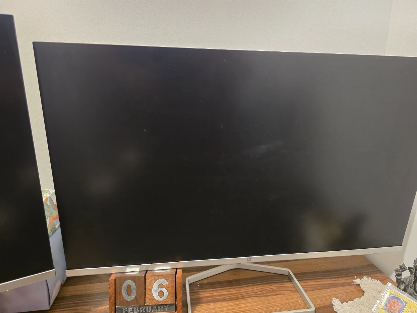 2 HP Monitor - photo 2