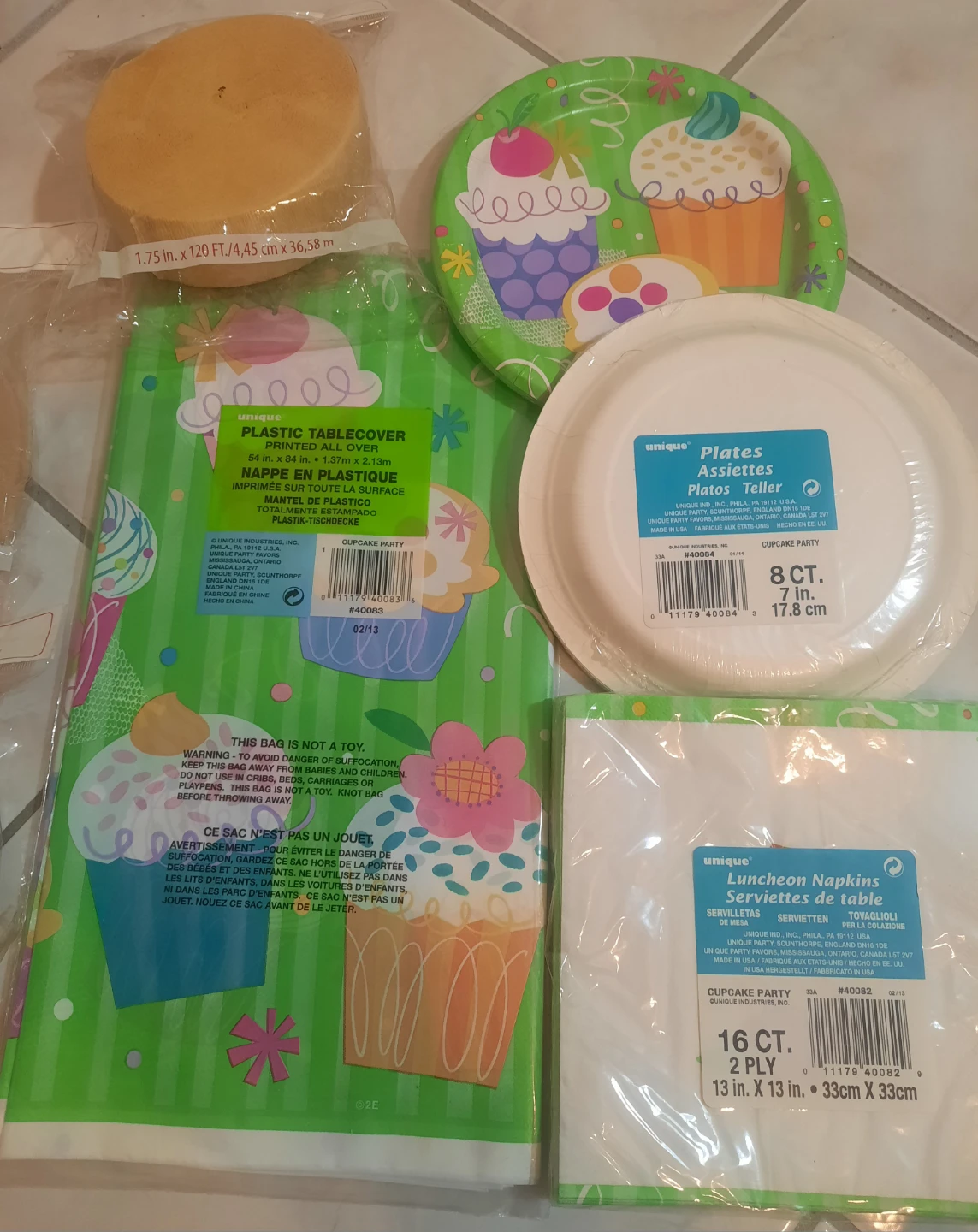 Cupcake Party Pack: Tablecover, Plates & Napkins - photo 2